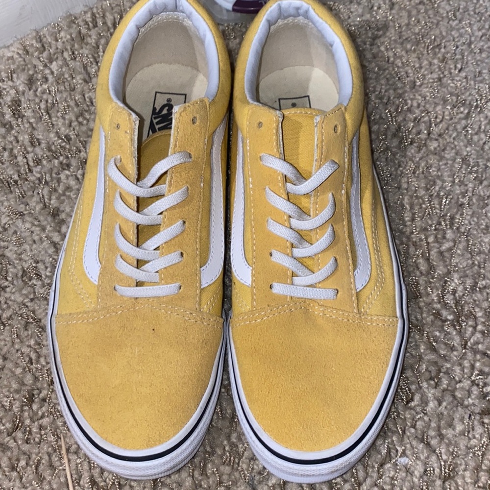 Yellow elastic lace vans